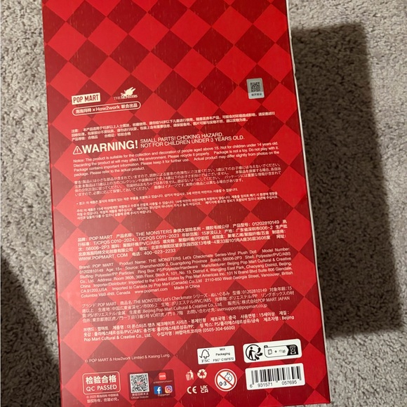 Labubu The Monsters - LET’S CHECKMATE KING & QUEEN (set of 2) - Picture 3 of 10